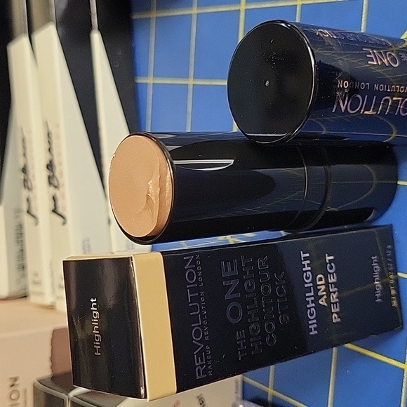 Revolution The One Blush Stick - Highlight 12g NIB - Picture 1 of 1